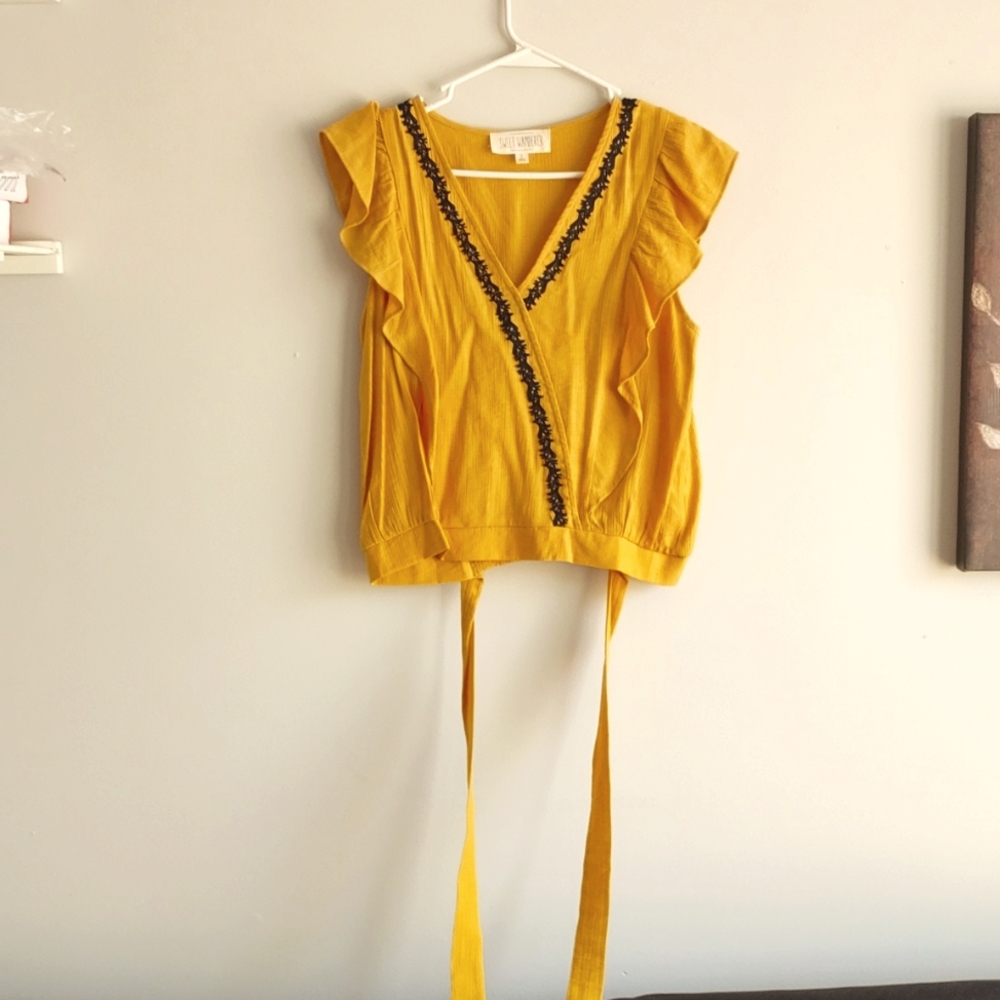 Woman's gold and black blouse (M)